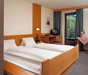 Tia Monte קאונרטל